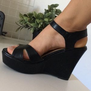 Black Wedges
